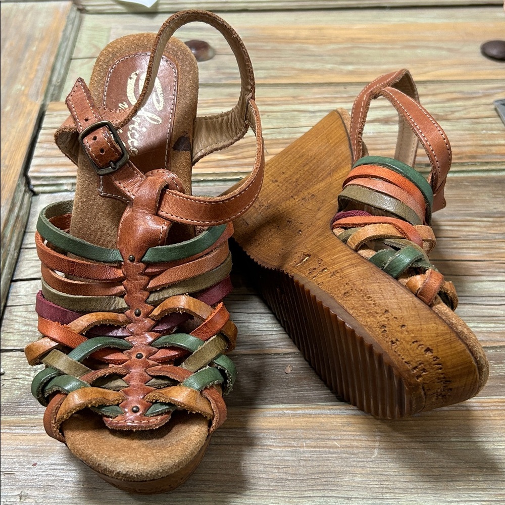 Sbicca 9M wedge platform Sandals